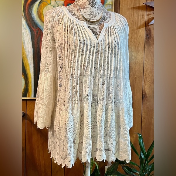 🛍️V. CHRISTINA Cream lace long sleeve blouse size L. - Picture 2 of 12
